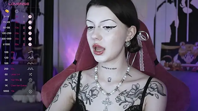 prettybones online show from January 3, 9:25 am