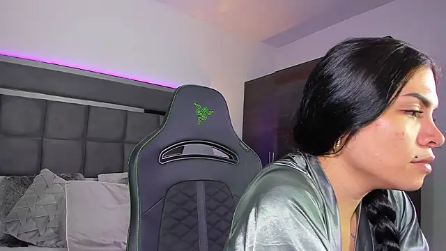 Emmilysantibanez online show from March 18, 2:52 pm