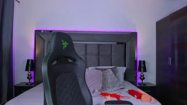 Emmilysantibanez online show from February 19, 2:47 pm