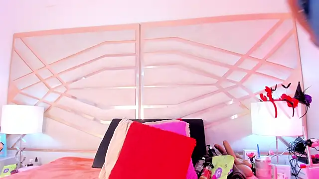 sophie-newton online show from February 13, 12:16 pm