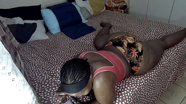 curvybigAssxx online show from April 5, 6:03 pm