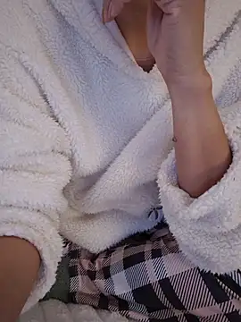 SexyErola27 online show from January 11, 8:10 am