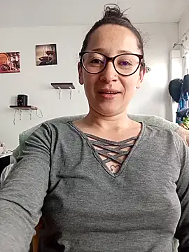 emilypoppy3 online show from February 27, 8:30 pm