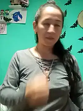 Snapshot of emilypoppy3 chatting on February 20, 6:13 pm emilypoppy3 online show from February 20, 6:13 pm