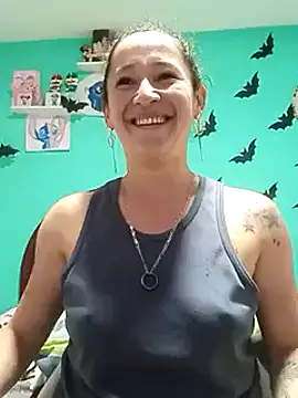 Snapshot of emilypoppy3 chatting on February 26, 1:14 am emilypoppy3 online show from February 26, 1:14 am