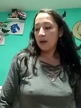 Snapshot of emilypoppy3 chatting on February 20, 12:41 am emilypoppy3 online show from February 20, 12:41 am