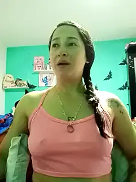 Snapshot of emilypoppy3 chatting on March 6, 1:35 pm emilypoppy3 online show from March 6, 1:35 pm