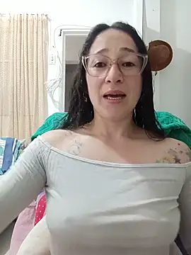 Snapshot of emilypoppy3 chatting on June 5, 8:03 pm emilypoppy3 online show from June 5, 8:03 pm