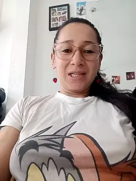 Snapshot of emilypoppy3 chatting on May 5, 12:41 pm emilypoppy3 online show from May 5, 12:41 pm