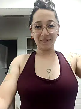 Snapshot of emilypoppy3 chatting on May 12, 10:38 pm emilypoppy3 online show from May 12, 10:38 pm