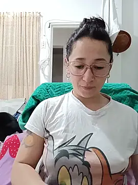 Snapshot of emilypoppy3 chatting on June 6, 12:54 pm emilypoppy3 online show from June 6, 12:54 pm