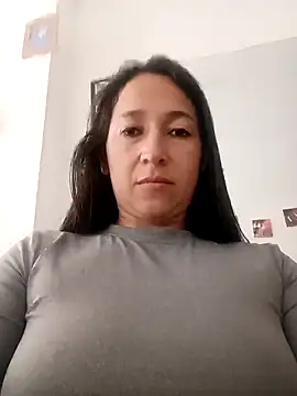 Snapshot of emilypoppy3 chatting on April 21, 9:43 pm emilypoppy3 online show from April 21, 9:43 pm