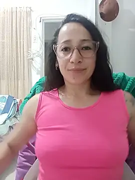 Snapshot of emilypoppy3 chatting on May 28, 10:15 pm emilypoppy3 online show from May 28, 10:15 pm