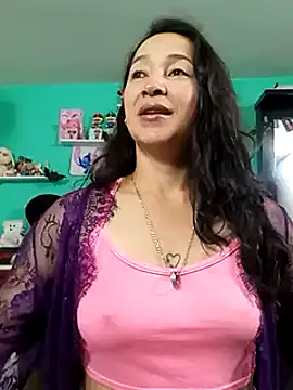 Snapshot of emilypoppy3 chatting on March 19, 10:44 am emilypoppy3 online show from March 19, 10:44 am