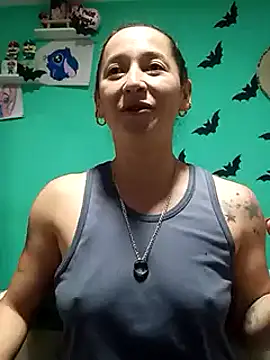 Snapshot of emilypoppy3 chatting on February 11, 3:40 am emilypoppy3 online show from February 11, 3:40 am