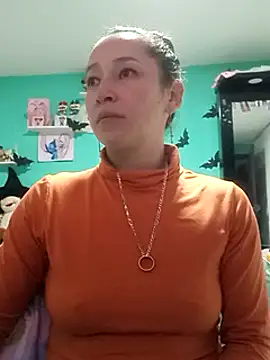 Snapshot of emilypoppy3 chatting on March 5, 9:59 pm emilypoppy3 online show from March 5, 9:59 pm