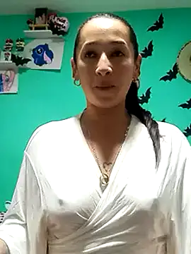 Snapshot of emilypoppy3 chatting on February 18, 8:14 pm emilypoppy3 online show from February 18, 8:14 pm