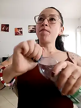 emilypoppy3 online show from April 10, 9:33 pm