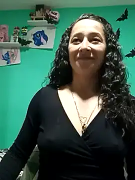 Snapshot of emilypoppy3 chatting on February 14, 3:11 am emilypoppy3 online show from February 14, 3:11 am