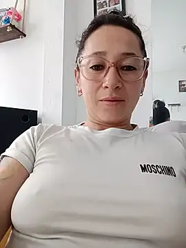 Snapshot of emilypoppy3 chatting on May 13, 7:10 pm emilypoppy3 online show from May 13, 7:10 pm