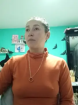 Snapshot of emilypoppy3 chatting on March 5, 1:17 pm emilypoppy3 online show from March 5, 1:17 pm