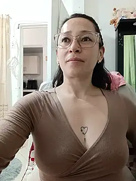 Snapshot of emilypoppy3 chatting on July 3, 7:09 pm emilypoppy3 online show from July 3, 7:09 pm