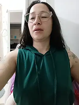 Snapshot of emilypoppy3 chatting on July 16, 7:11 pm emilypoppy3 online show from July 16, 7:11 pm