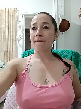 Snapshot of emilypoppy3 chatting on June 3, 8:46 pm emilypoppy3 online show from June 3, 8:46 pm