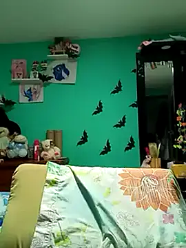 Snapshot of emilypoppy3 chatting on March 6, 1:05 am emilypoppy3 online show from March 6, 1:05 am