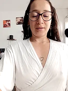 emilypoppy3 online show from February 20, 7:16 pm