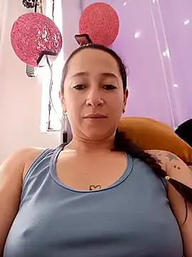 Snapshot of emilypoppy3 chatting on June 17, 7:35 pm emilypoppy3 online show from June 17, 7:35 pm