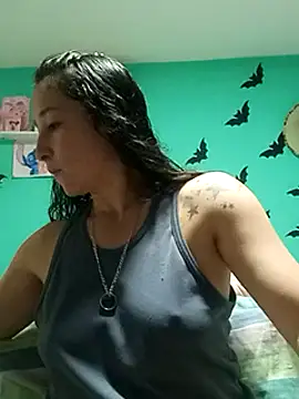Snapshot of emilypoppy3 chatting on February 25, 1:21 pm emilypoppy3 online show from February 25, 1:21 pm