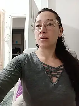 Snapshot of emilypoppy3 chatting on July 19, 12:13 pm emilypoppy3 online show from July 19, 12:13 pm