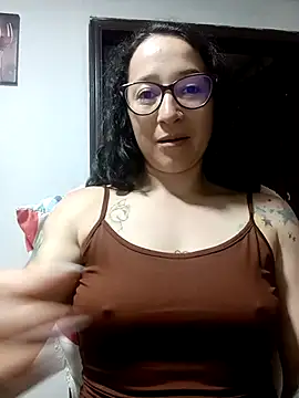 Snapshot of emilypoppy3 chatting on September 22, 9:32 pm emilypoppy3 online show from September 22, 9:32 pm