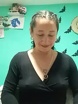 Snapshot of emilypoppy3 chatting on February 13, 8:03 pm emilypoppy3 online show from February 13, 8:03 pm