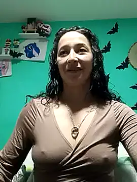 Snapshot of emilypoppy3 chatting on February 14, 7:54 pm emilypoppy3 online show from February 14, 7:54 pm
