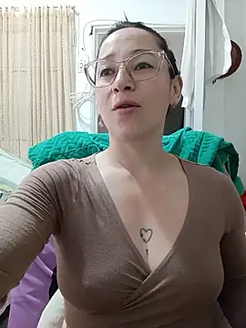 Snapshot of emilypoppy3 chatting on May 30, 7:08 pm emilypoppy3 online show from May 30, 7:08 pm
