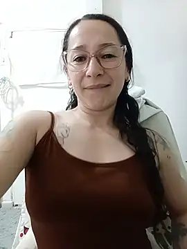 Snapshot of emilypoppy3 chatting on July 13, 8:08 pm emilypoppy3 online show from July 13, 8:08 pm