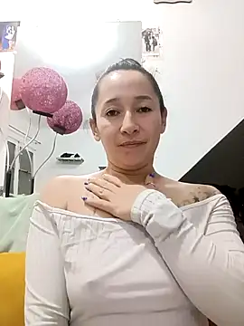 emilypoppy3 online show from November 26, 2:00 am