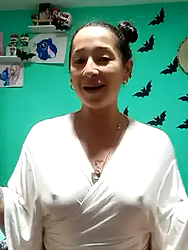 Snapshot of emilypoppy3 chatting on February 18, 3:41 pm emilypoppy3 online show from February 18, 3:41 pm