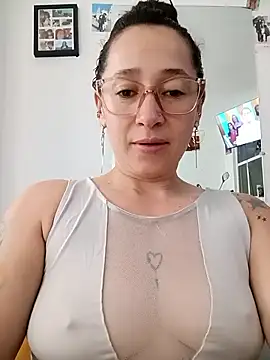 Snapshot of emilypoppy3 chatting on May 7, 12:52 pm emilypoppy3 online show from May 7, 12:52 pm