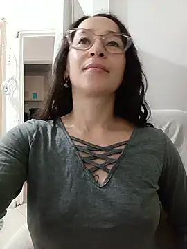 Snapshot of emilypoppy3 chatting on July 15, 6:15 pm emilypoppy3 online show from July 15, 6:15 pm