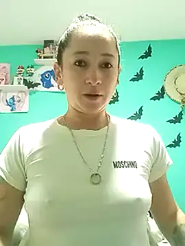 Snapshot of emilypoppy3 chatting on February 26, 8:15 pm emilypoppy3 online show from February 26, 8:15 pm