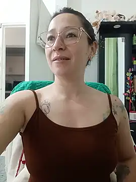 Snapshot of emilypoppy3 chatting on June 25, 6:13 pm emilypoppy3 online show from June 25, 6:13 pm