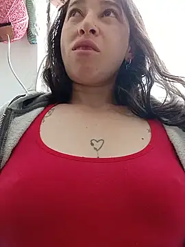 Snapshot of emilypoppy3 chatting on June 12, 4:05 pm emilypoppy3 online show from June 12, 4:05 pm