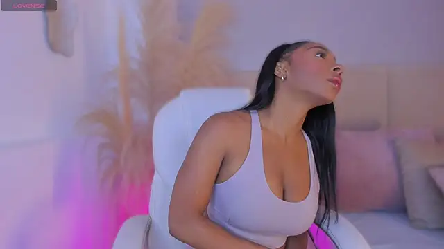 aprilebony  online show from March 30, 10:39 am