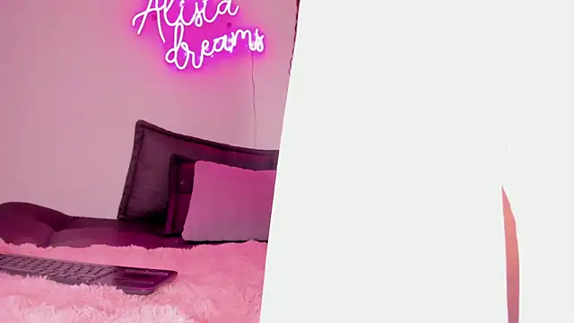 alisiadreams22 online show from March 3, 4:05 pm