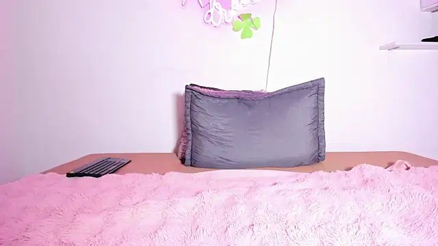 alisiadreams22 online show from November 5, 7:28 pm