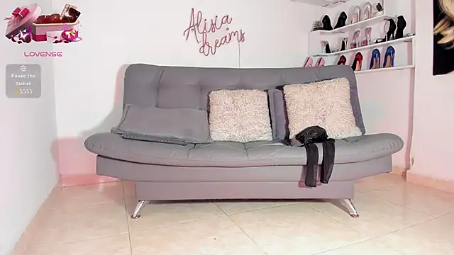 alisiadreams22 online show from May 21, 7:33 pm