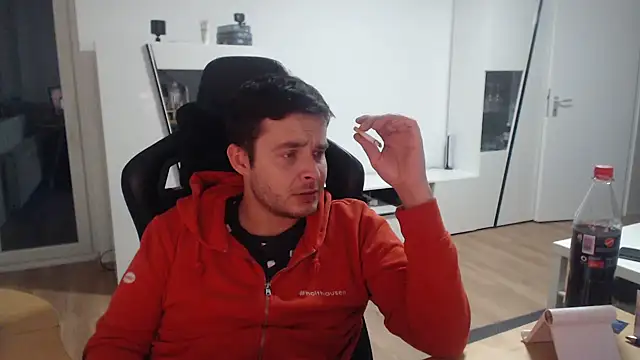 SharkLuigi online show from December 6, 1:46 am